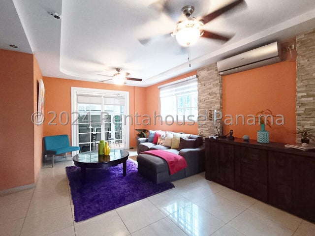 Exclusive House in Villas del Golf